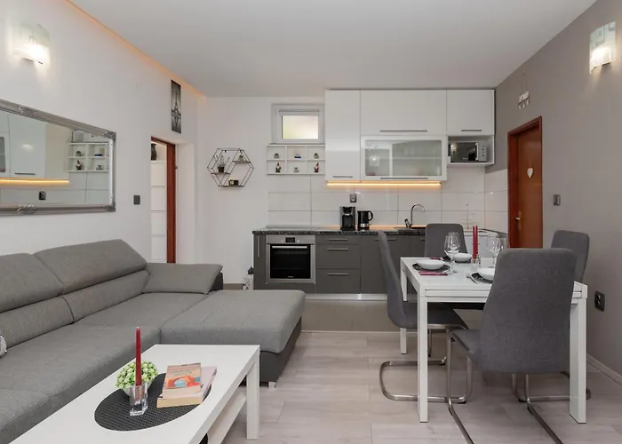 In With Free Parking Apartman
