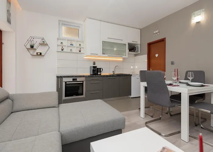 In With Free Parking Apartman *
