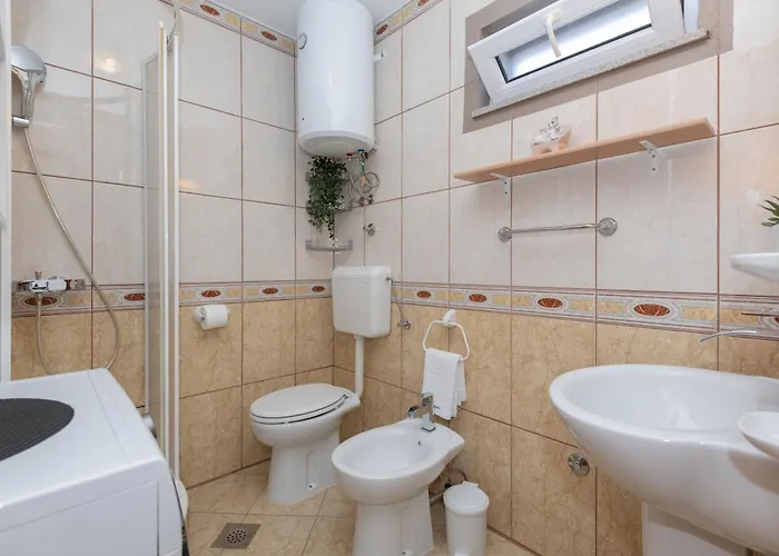 In With Free Parking Apartman