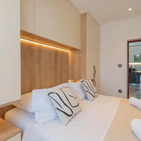 Daire In With Free Parking Split