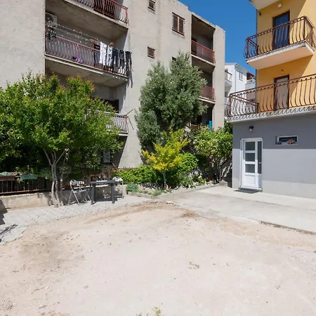 Апартаменты In With Free Parking *