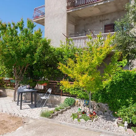Appartement In With Free Parking *