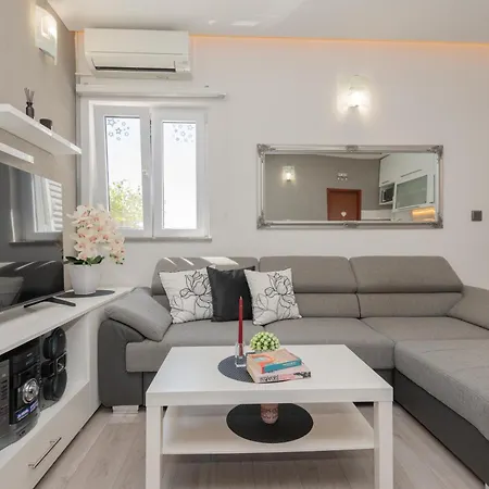 In With Free Parking Appartement