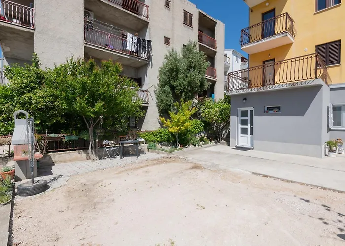 Appartement In With Free Parking *